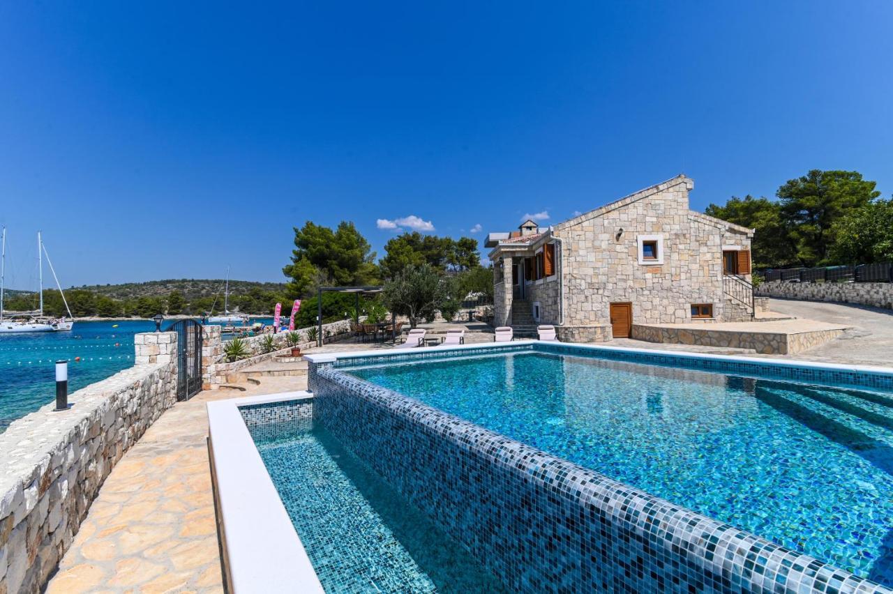 Villa Rudini With Heated Pool Okrug Gornji Exterior photo