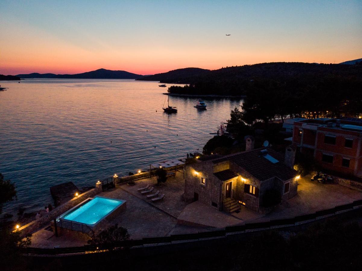 Villa Rudini With Heated Pool Okrug Gornji Exterior photo