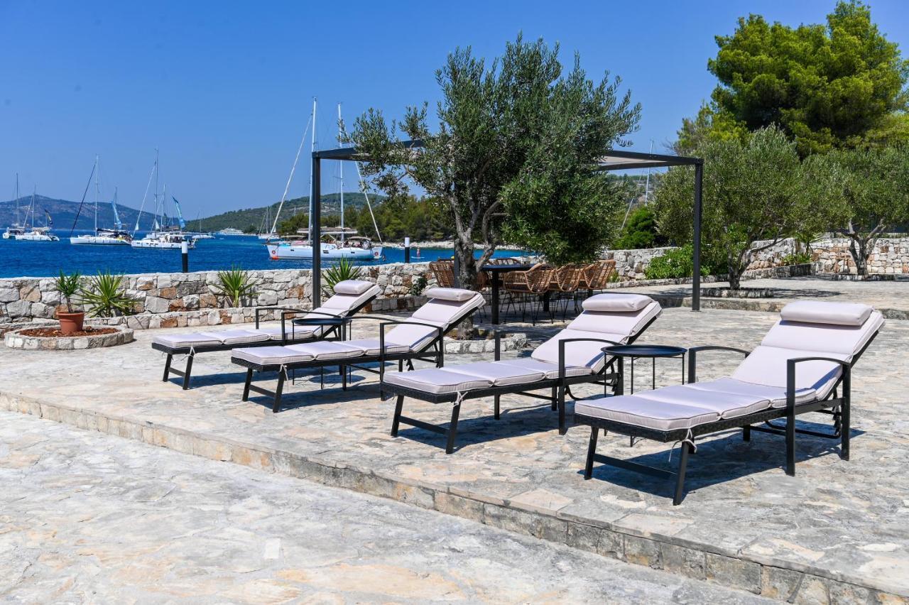 Villa Rudini With Heated Pool Okrug Gornji Exterior photo