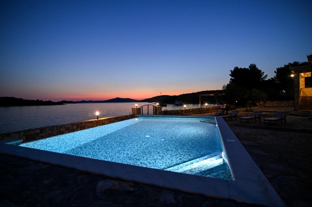 Villa Rudini With Heated Pool Okrug Gornji Exterior photo