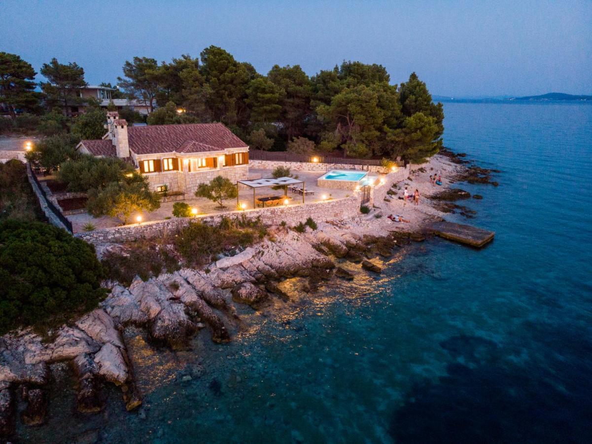 Villa Rudini With Heated Pool Okrug Gornji Exterior photo