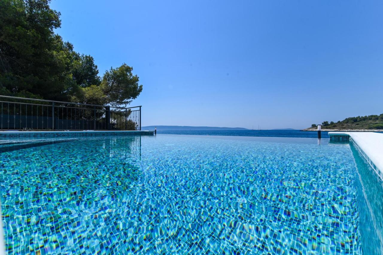 Villa Rudini With Heated Pool Okrug Gornji Exterior photo