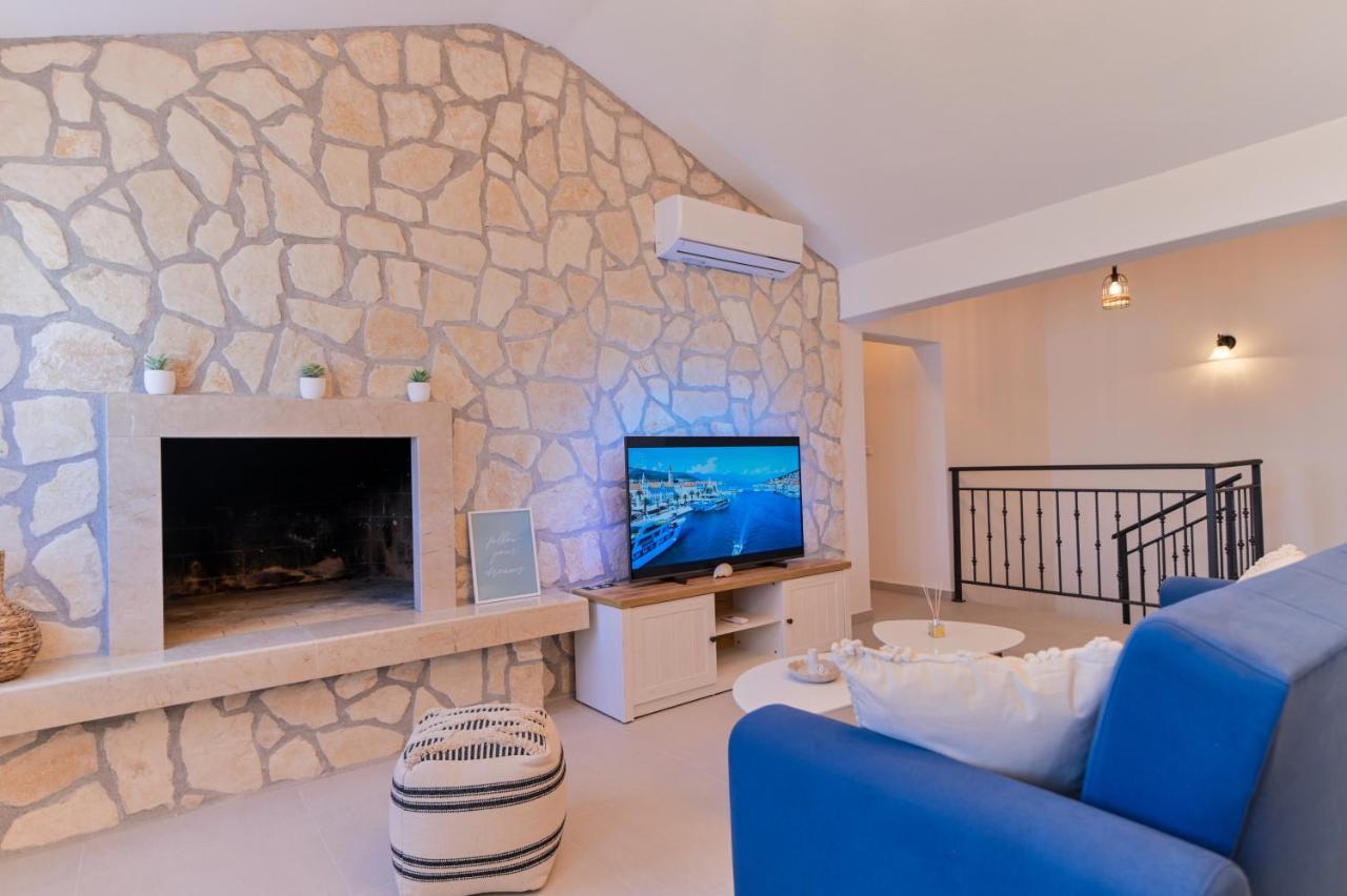 Villa Rudini With Heated Pool Okrug Gornji Exterior photo